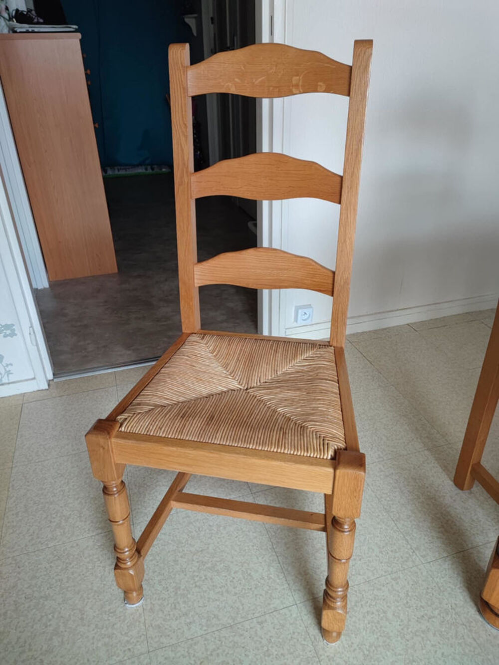 buffet /table (rallonge) et 4 Chaises en ch&ecirc;ne Meubles