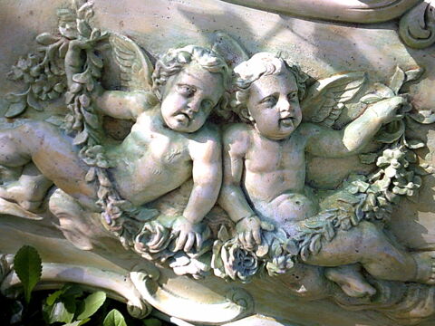 bas relief angelots 90 Taillades (84)