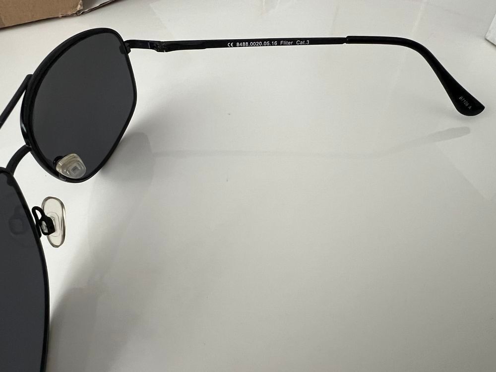 Lunnettes de soleil made in suisse tr&egrave;s bon &eacute;tat Bijoux et montres