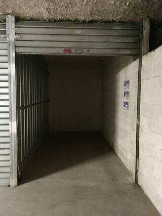  Parking / Garage à louer 11 m² Marseille