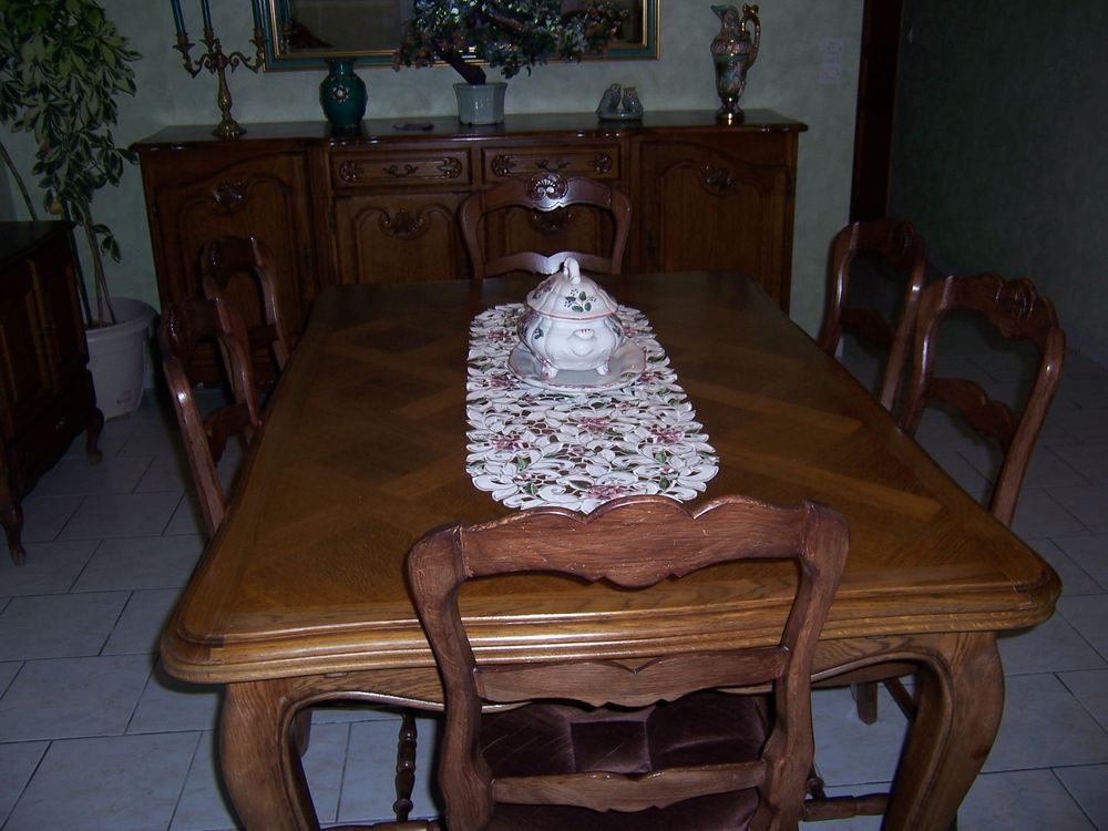 Tr&egrave;s belle salle &agrave; manger en ch&ecirc;ne Meubles