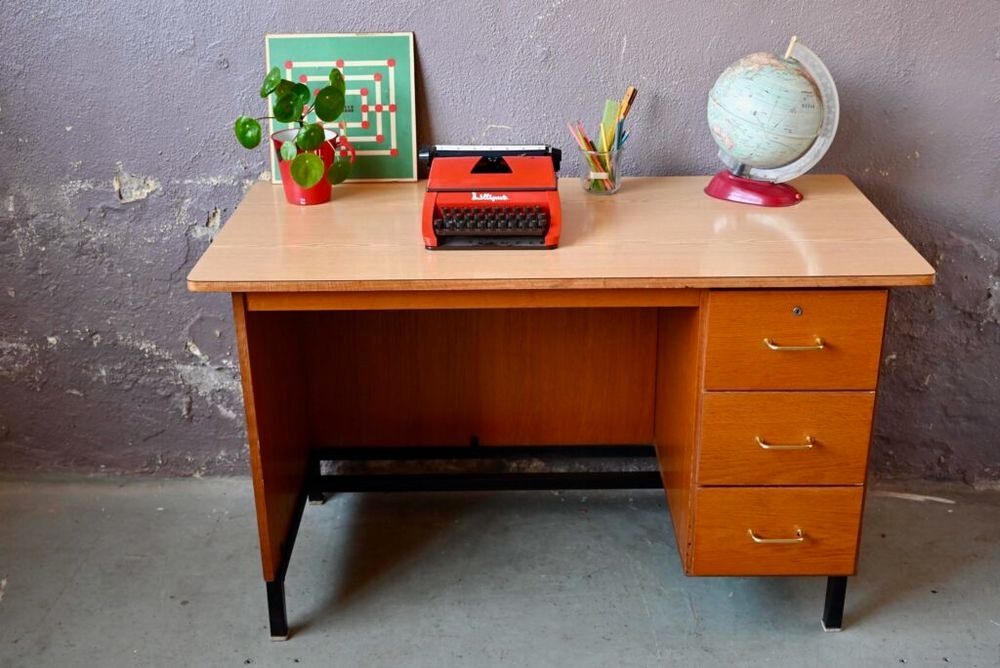 Bureau &agrave; tiroirs de style vintage scandinave ancien Meubles