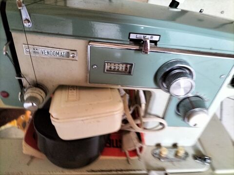 Machine  coudre ancienne Vendmatic 0 La Chapelle-Thcle (71)