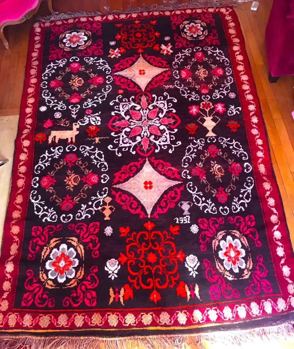 Tapis berb&egrave;re ancien, en laine. Décoration