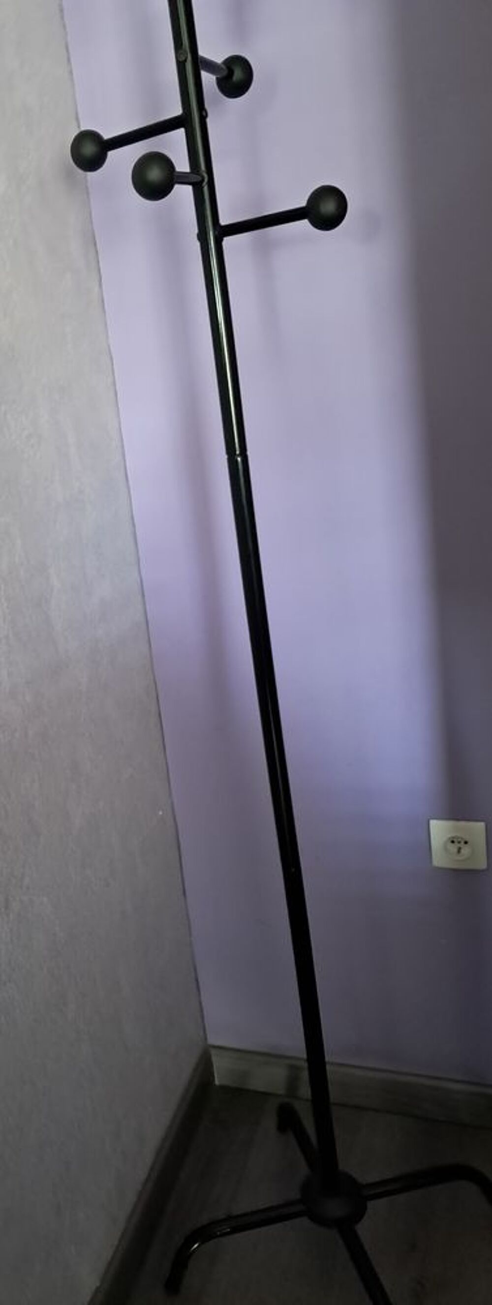 Porte manteau sur pied d&eacute;montable couleur noir Meubles