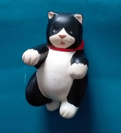  CHAT noir et blanc, avec ruban rouge  7 Montauban (82)