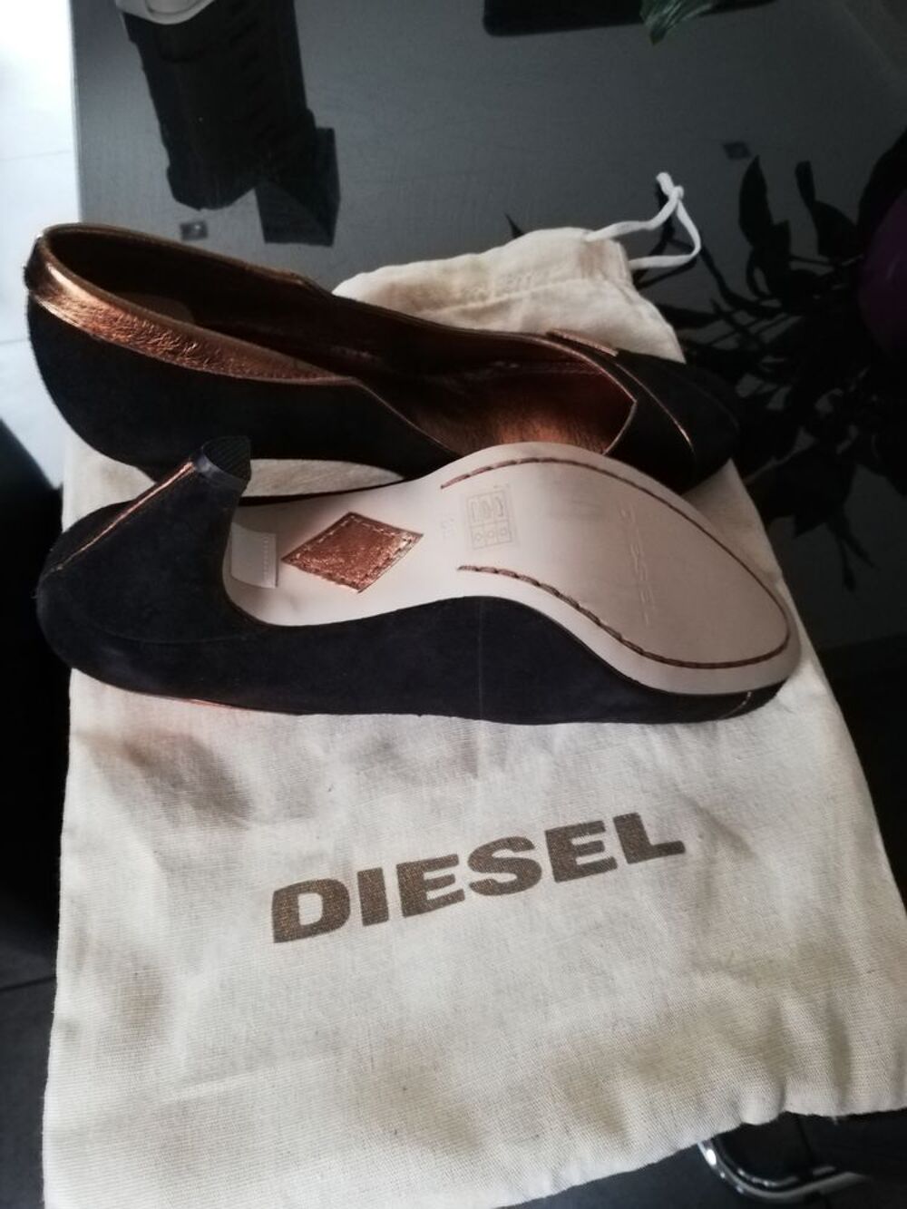 Escarpins neufs point. 36
DIESEL
Chaussures