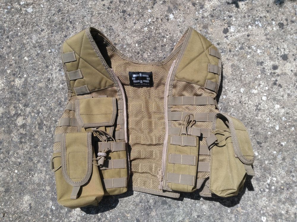 Gilet tactique molle avec poches (d&eacute;sert) Sports
