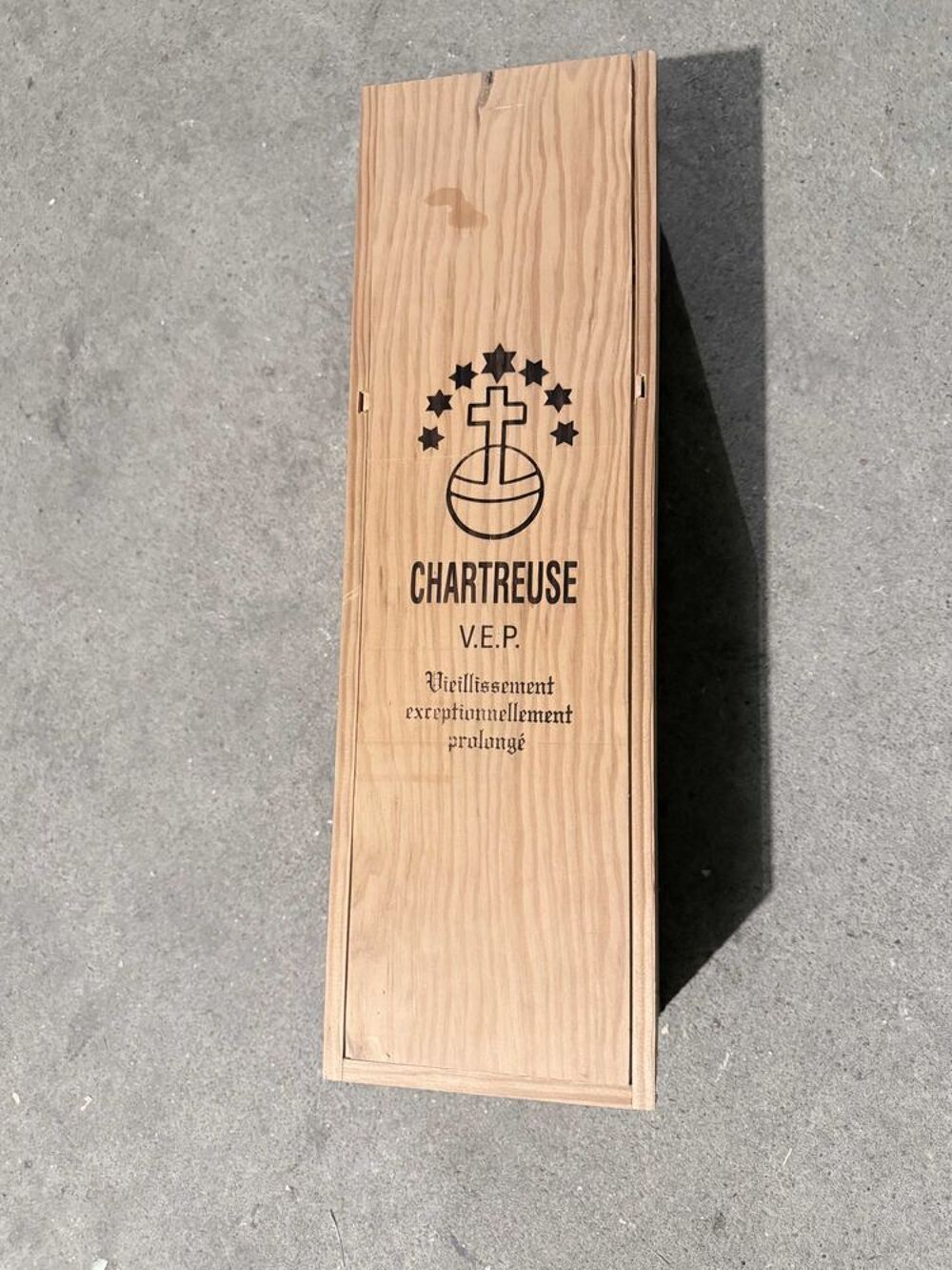 2 bouteilles chartreuses VEP 3litres caisse bois
