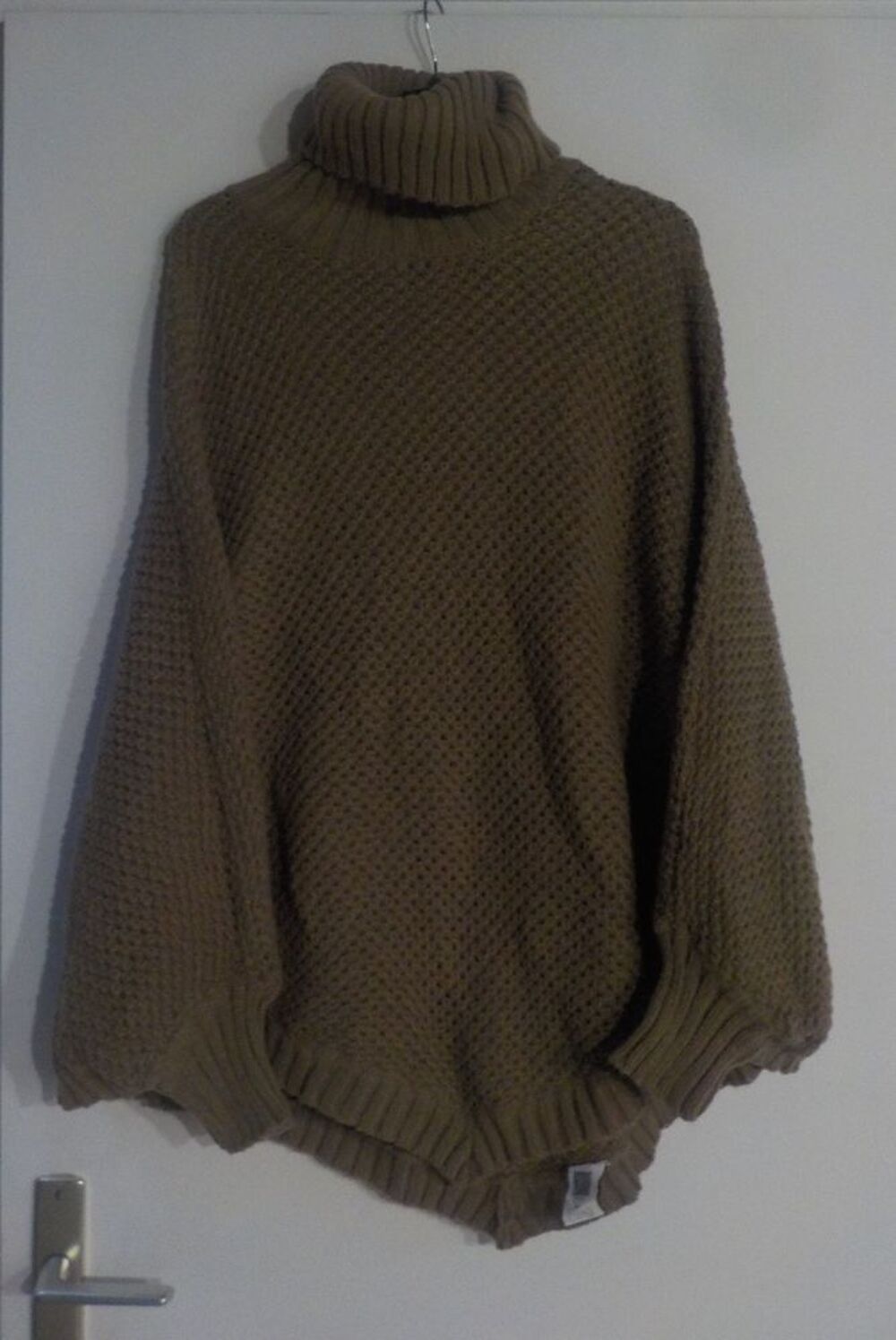 PONCHO SHEIN MANCHES CHAUVE-SOURIS MARRON Taille M
Vêtements