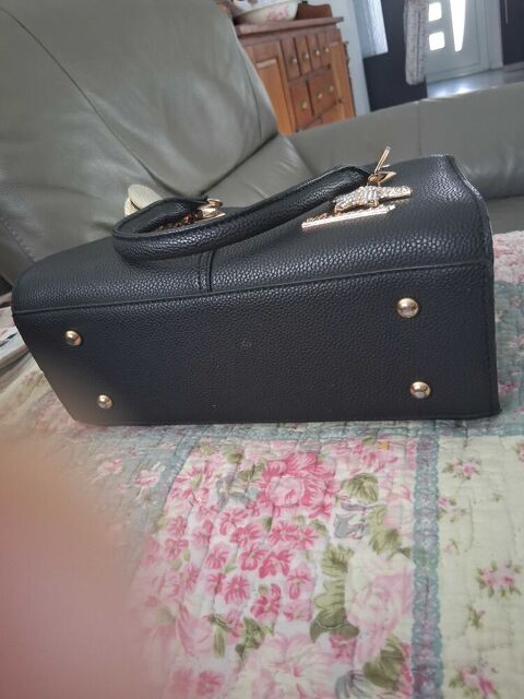SAC à€ MAIN NOIR BRELOQUES 40 Bordeaux (33)