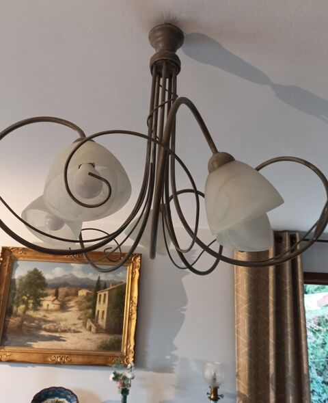 Lustre �l�gant en m�tal gris avec abat-jour en verre  0 Saint-Amant-Tallende (63)