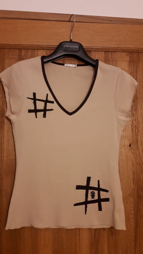 Tee-shirt beige marque Diplodocus taille 1 17 Villiers (86)