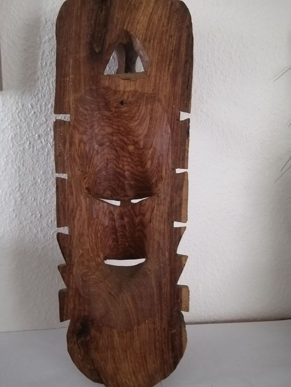 Magnifique masque Africain en bois exotique sculpt&eacute; (massif) Décoration