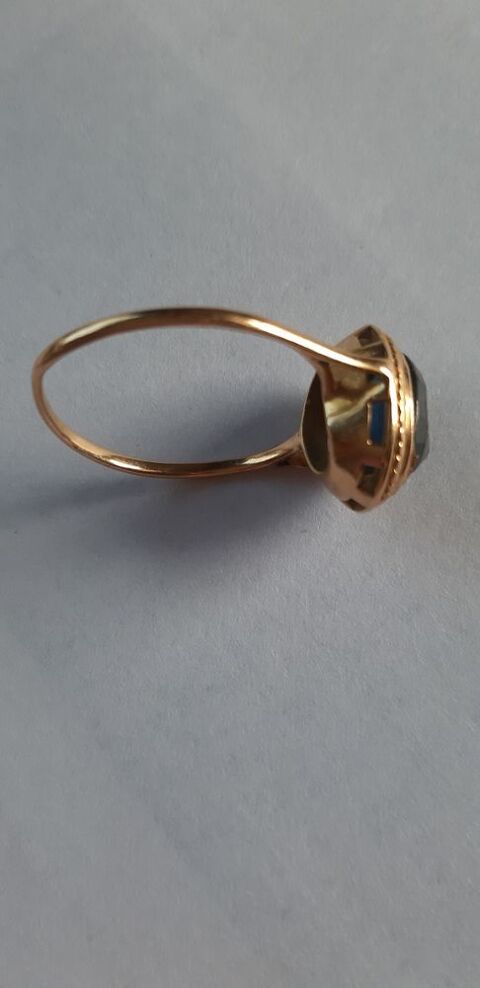 BAGUE OR 18 CARATS; SAPHIR BLEU PROFOND, DIMETRE 19 MM -
425 Saint-Victoret (13)