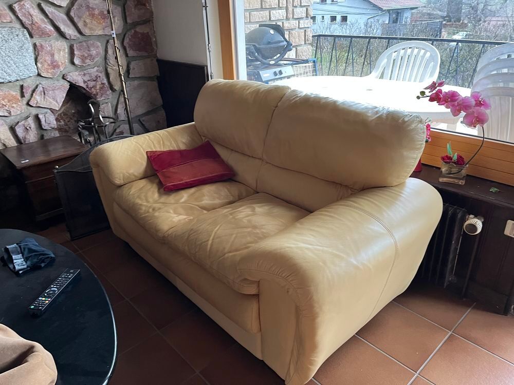 2 Canap&eacute;s cuir bon etat Meubles