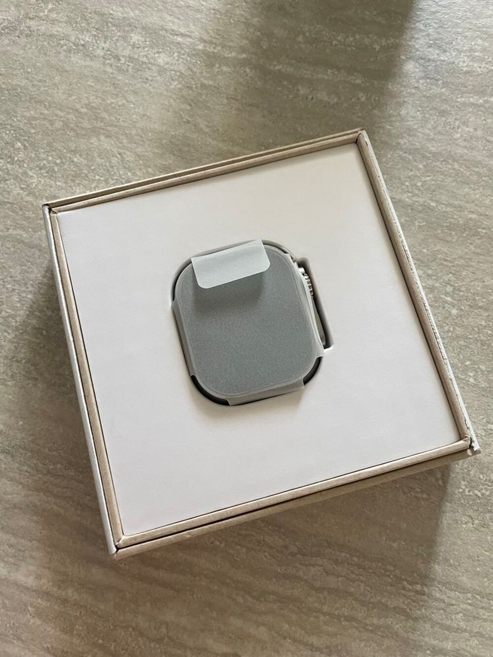 Apple Watch Ultra V1 neuve T�l�phones et tablettes