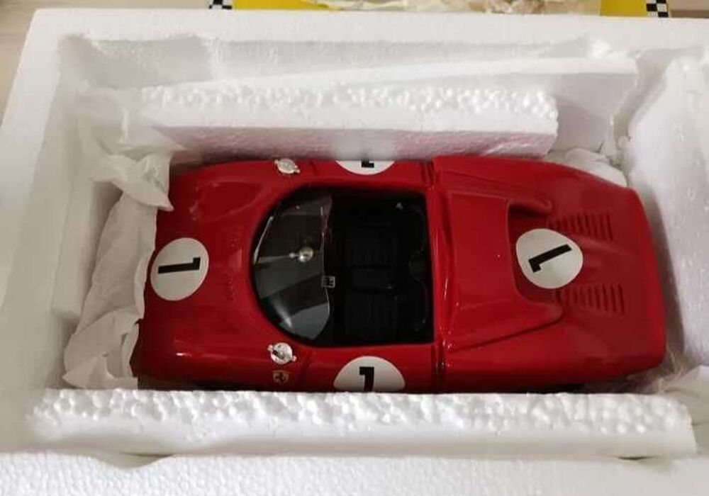 Ferrari 330 P2 Rosso Model 1/18 
