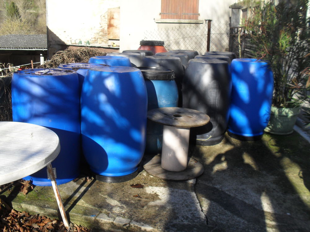 Bidons P V C DE 200 LT Bricolage