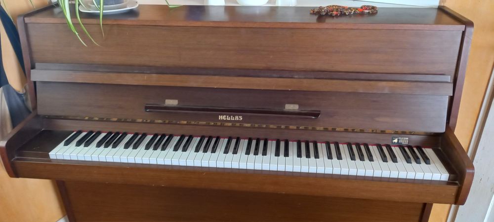 Piano droit hellas Instruments de musique