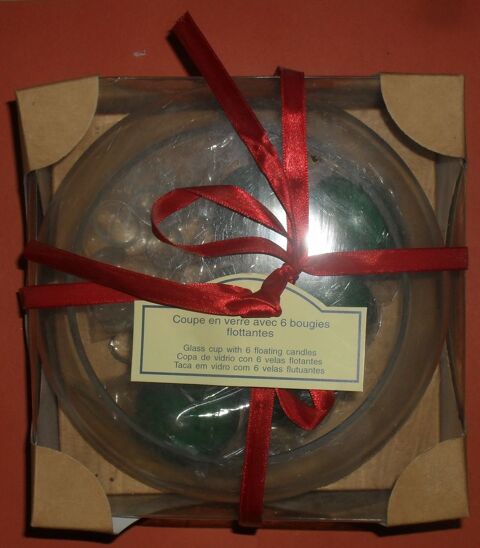 Coupe en verre et 6 bougies flottantes. 30 Montreuil (93)