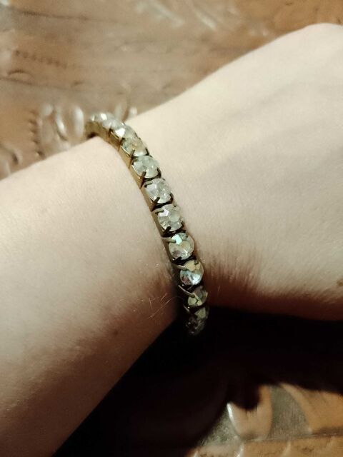 bracelet �lastique Strass translucides sur m�tal argent�. 5 Carqueiranne (83)