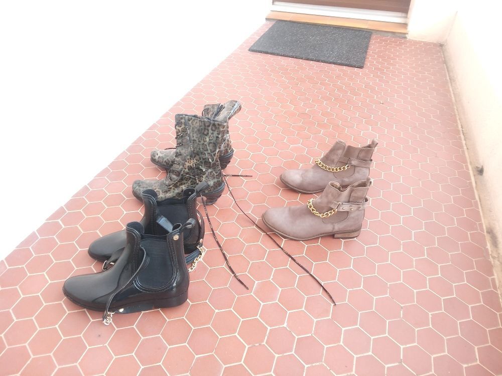 divers bottines femme 8€ la paire. Chaussures
