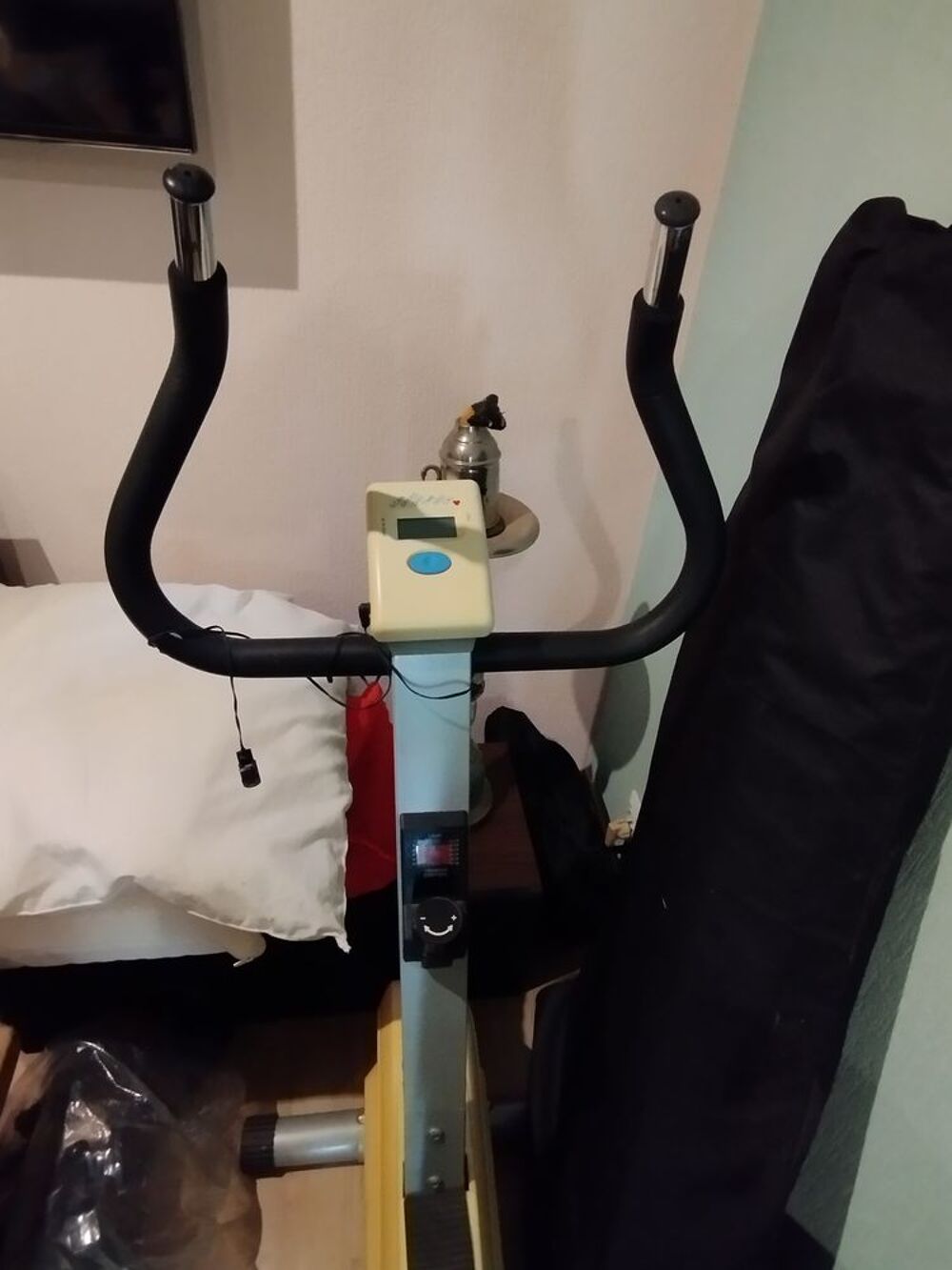 V&eacute;lo d'appartement jaune et noir Sports