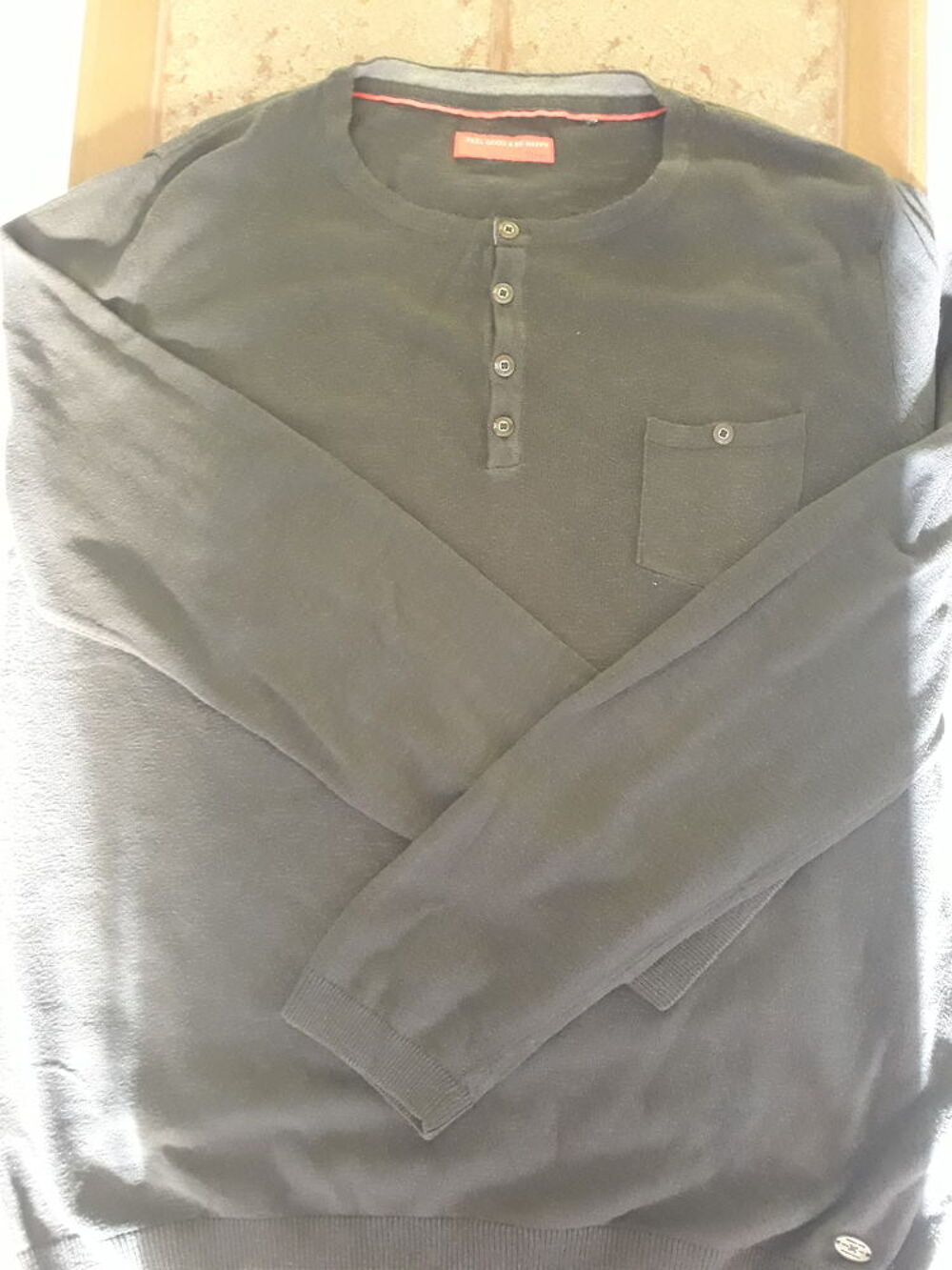 pull gris fonc&eacute; Vêtements