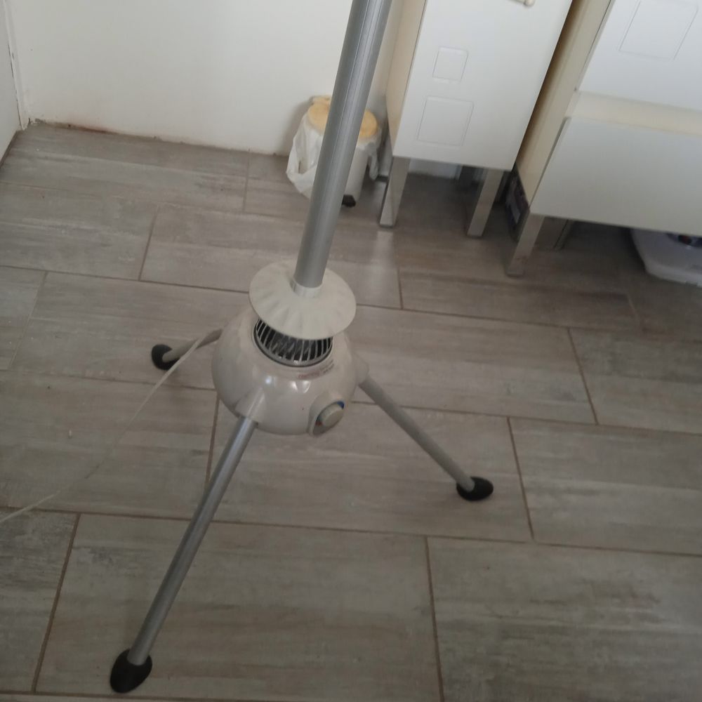 Sechoir &agrave; linge soufflant electrique avec housse Electroménager