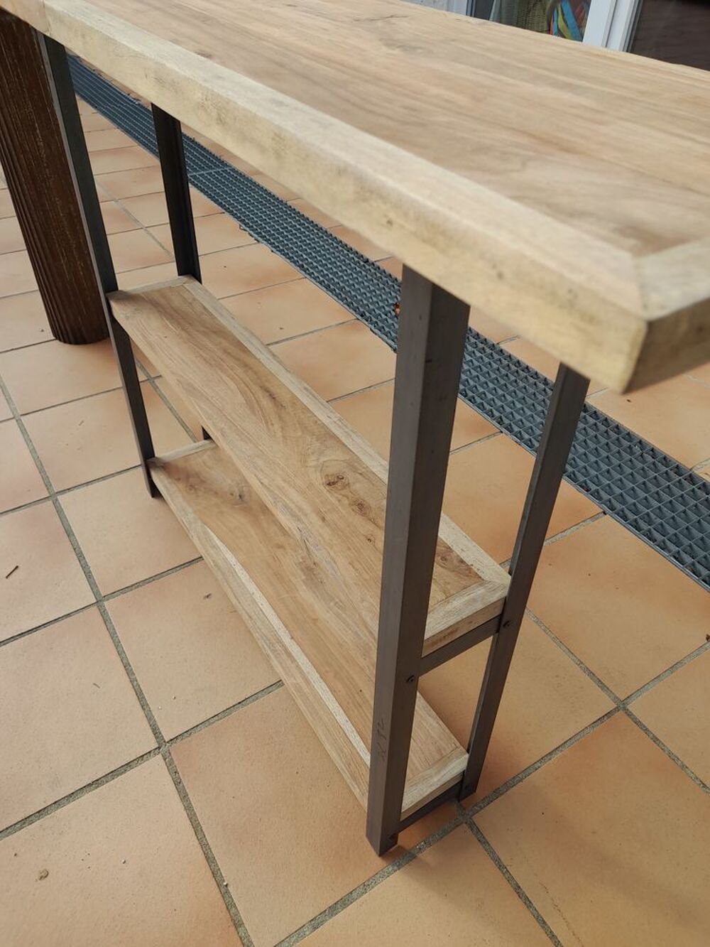 1 grande console en teck et acier
Meubles