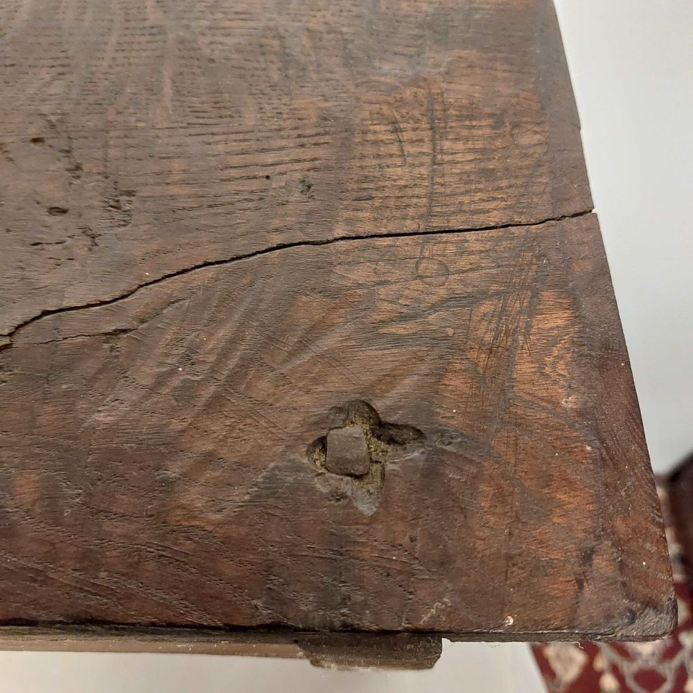 table de chevet 17&egrave;me si&egrave;cle Meubles