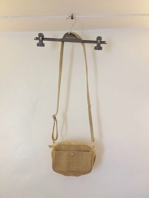 Petit sac  bandoulire style pochette
28 Brioude (43)