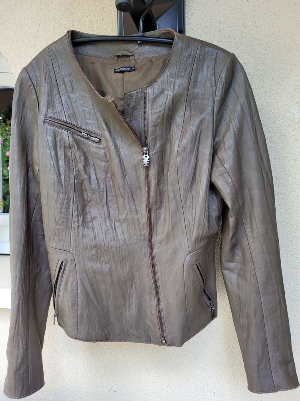 Blouson cuir agneau.Marron quasiment neuf. Marque Diplodocus Vêtements