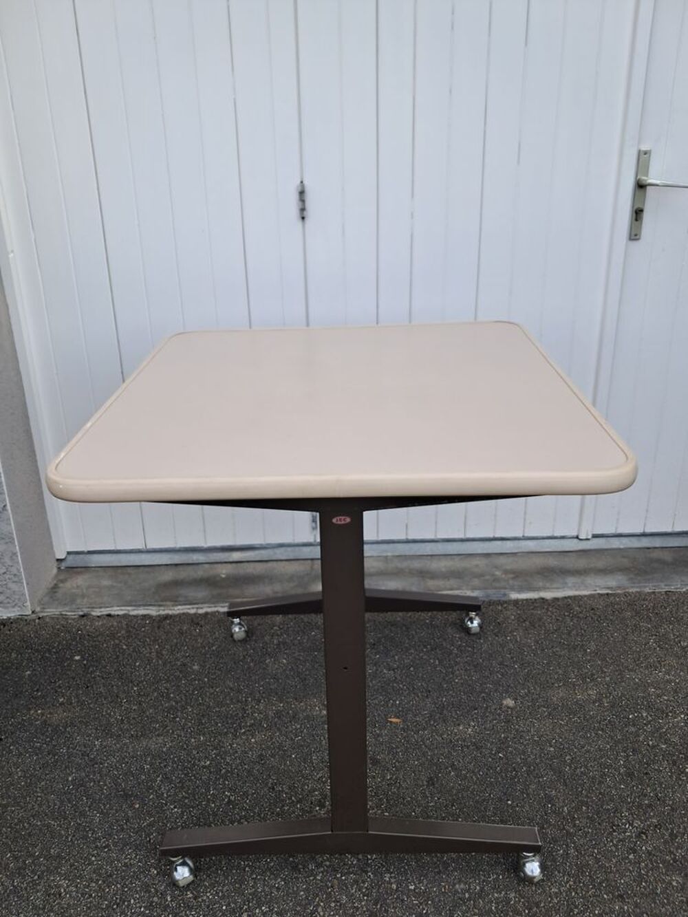 table &agrave; roulettes Meubles