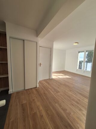  Appartement  vendre 3 pices 73 m Svres