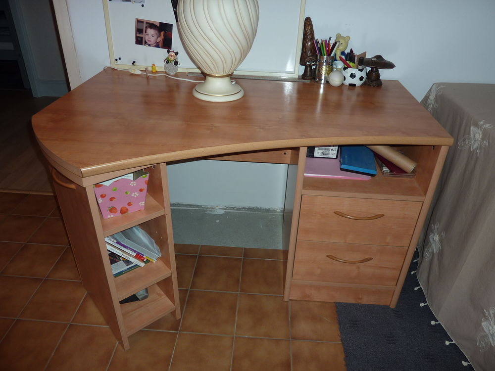 BUREAU AVEC ETAGERE ESCAMOTABLE Meubles