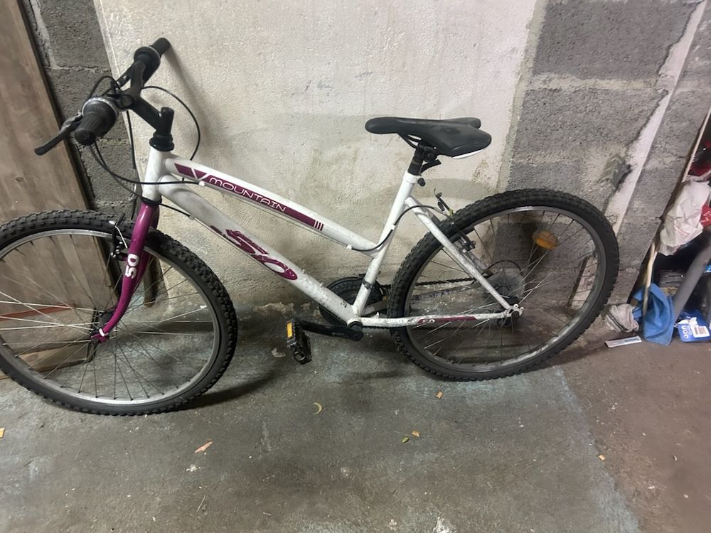 VTT FEMME ADO: Etat satisfaisant 26" (ETRTO 559 RETRAIT N Vélos
