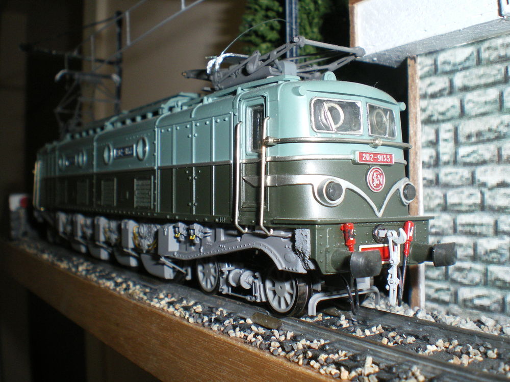 Loco 2D2 9133 HO RMA mont&eacute; sur ch&acirc;ssis motoris&eacute; JOUEF HJ Jeux / jouets