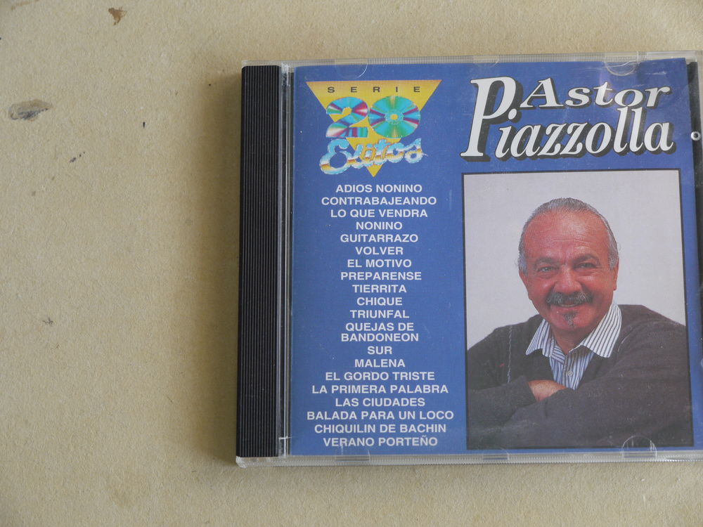 Lot de 15 CD musique latino
CD et vinyles
