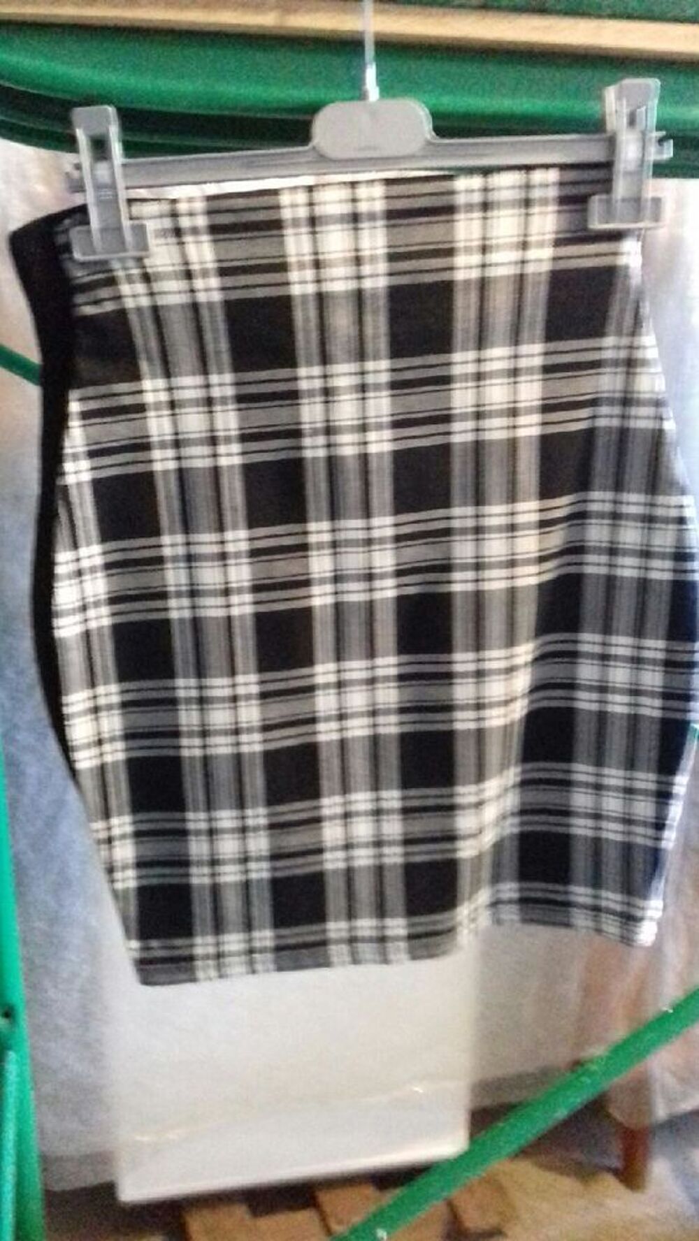 Jupe neuve taille 38 pas denvoi Vêtements