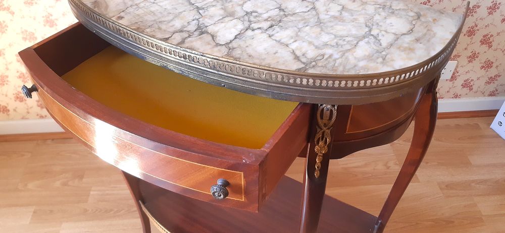 Petite table gu&eacute;ridon style Louis XV Meubles