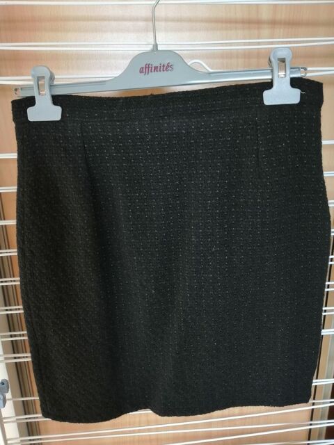 JUPE COURTE NOIRE 4 Nevers (58)