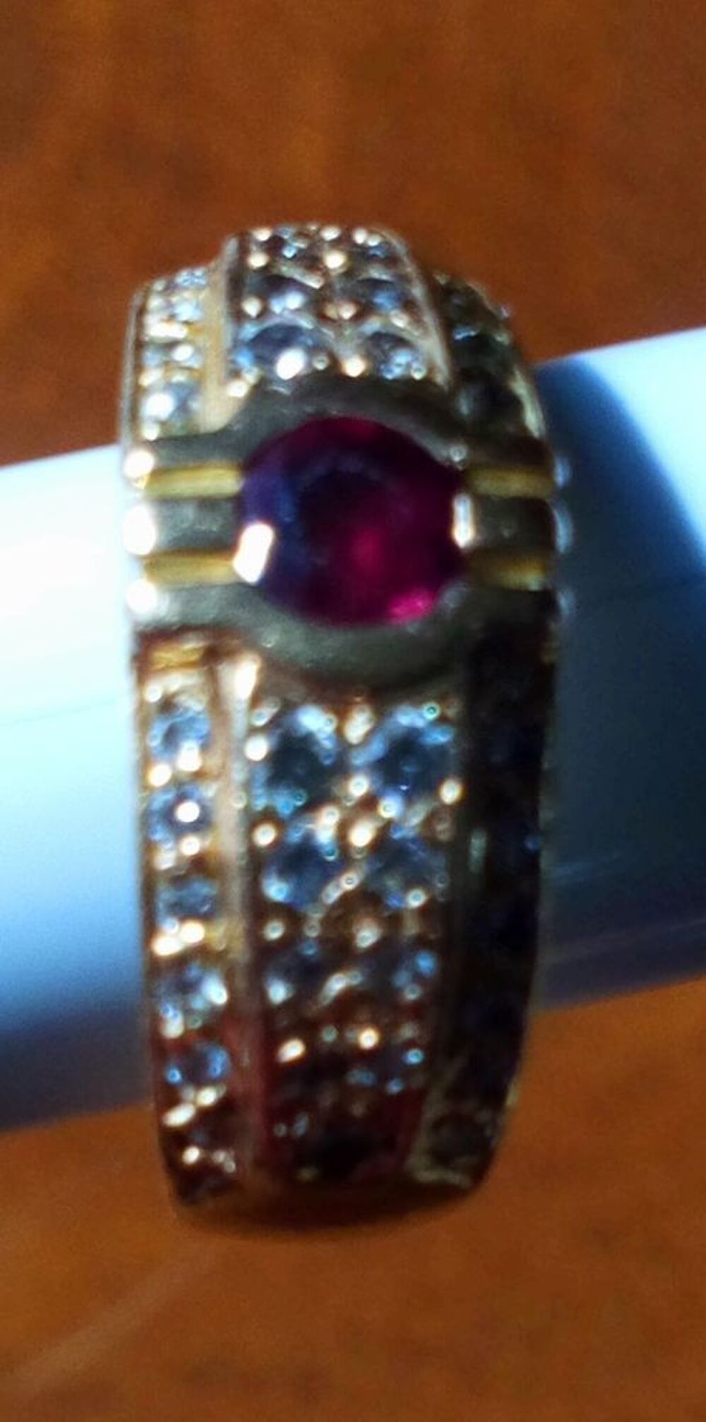 Bague Korloff avec rubis et 42 diamants. Bijoux et montres
