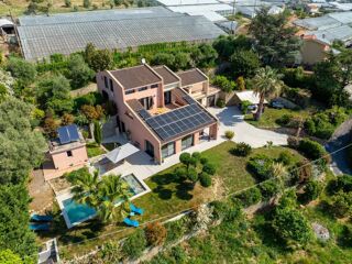  Villa � vendre 8 pi�ces 350 m� Sanremo