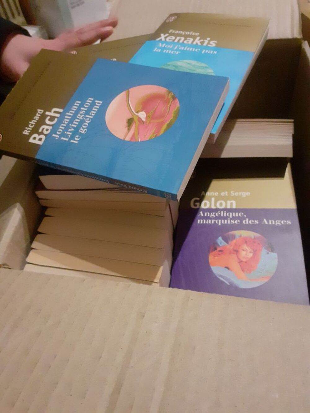 34 LIVRES NEUFS J'AI LU DANS CARTON RECEPTION Livres et BD