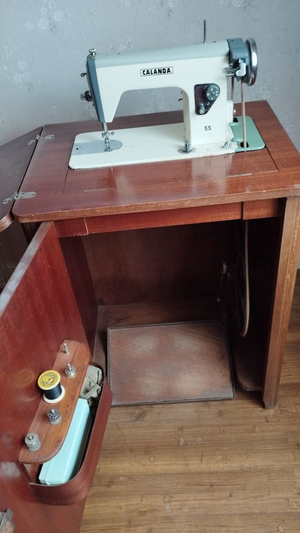 /Machine a coudre a courroie (d&eacute;p 44) Meubles