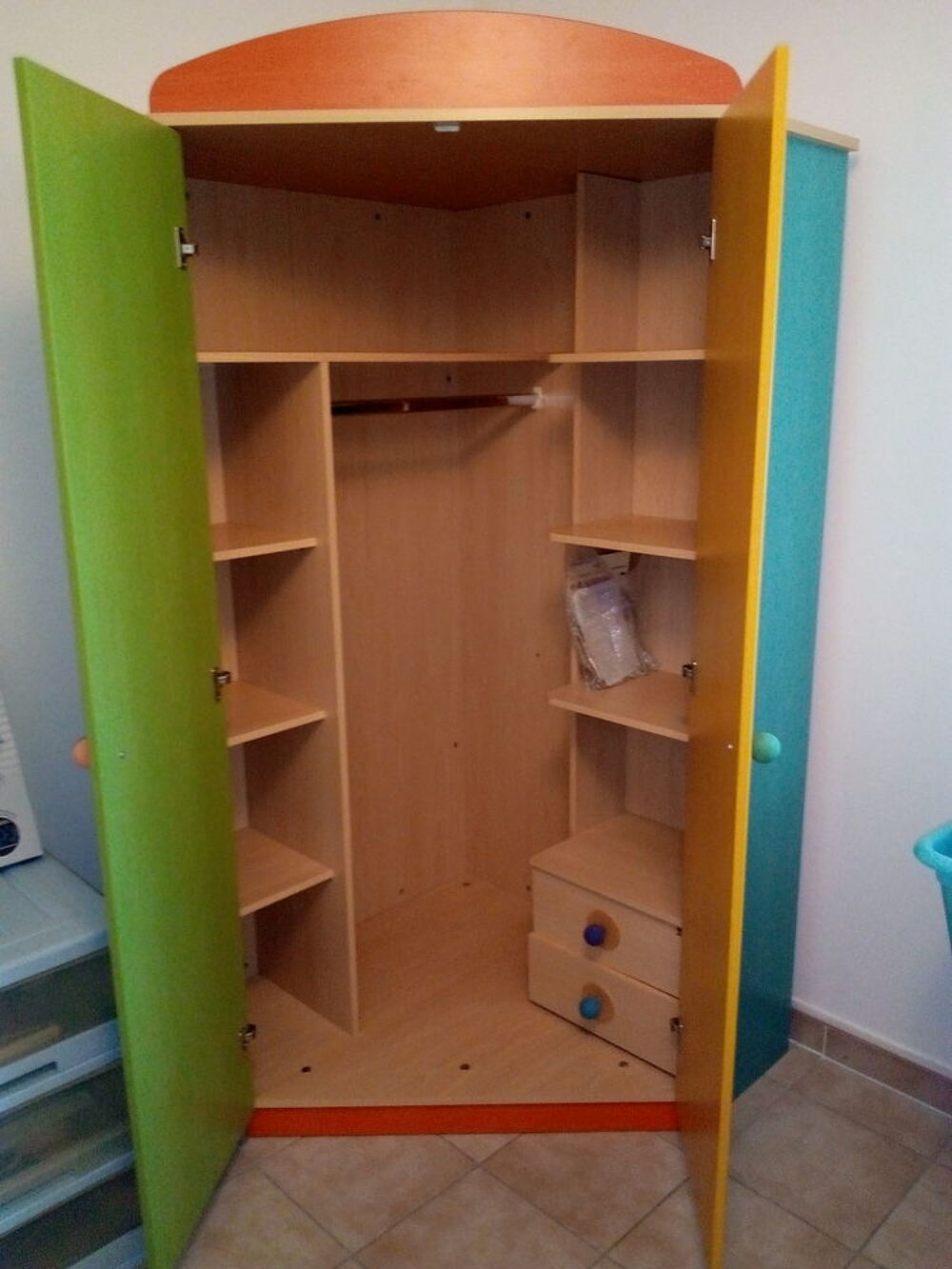 Armoire et chevet pour chambre d'enfant marque Foppapedretti Meubles