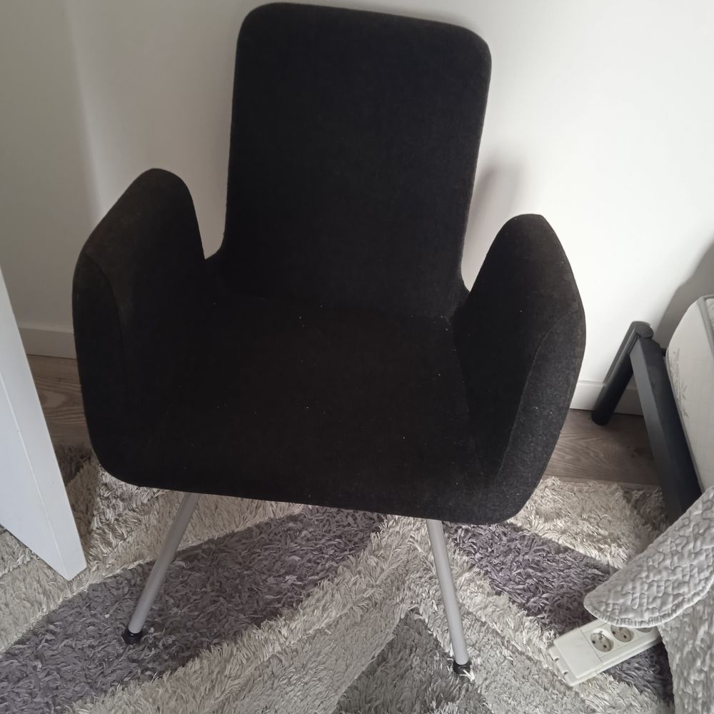 Fauteuil de bureau gris anthracite pieds inox largeur assise Meubles
