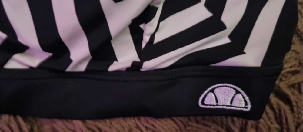 Maillot de bain 2 pi&egrave;ces. T44 haut et T46 bas Vêtements